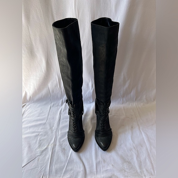 Authentic Givenchy black leather boots. New without tags. - Picture 4 of 6